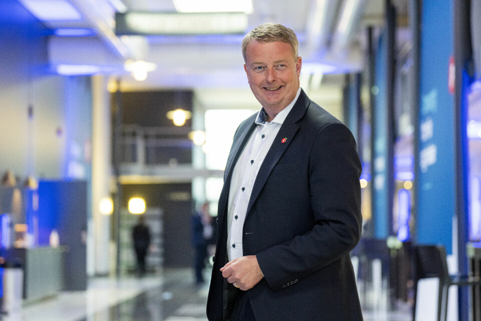 Frp-nestleder Terje Søviknes vil forsøke bonusordninger for å få ned sykefraværet. Frp-nestleder Terje Søviknes er en av Norges aller best betalte politikere.