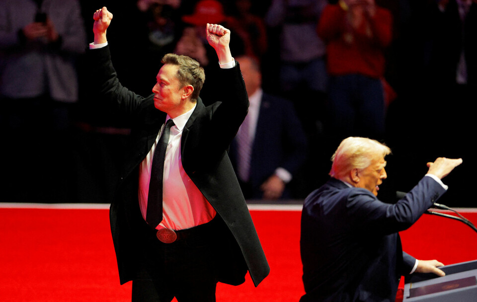 Elon Musk jubler for Donald Trumps valgseier. Vi lever i oligarkenes verden nå, skriver Sverre Lodgaard. Elon Musk jubler for Donald Trumps valgseier. Vi lever i oligarkenes verden nå, skriver Sverre Lodgaard.