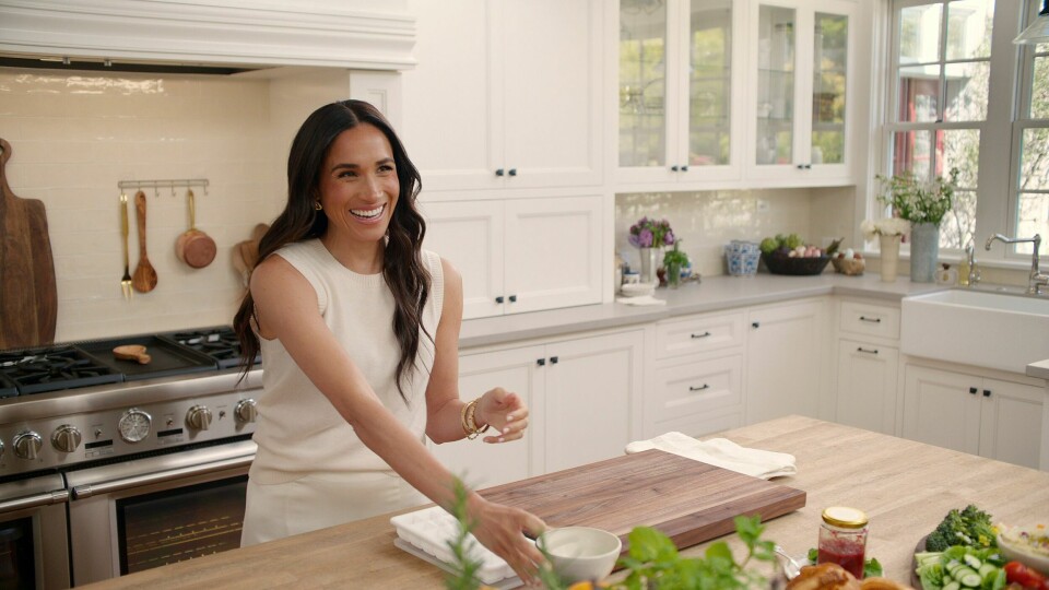 Fra Netflix-serien «With Love, Meghan». Her er Meghan, hertuginnen av Sussex, på kjøkkenet.(Netflix, Netflix) «With Love, Meghan»