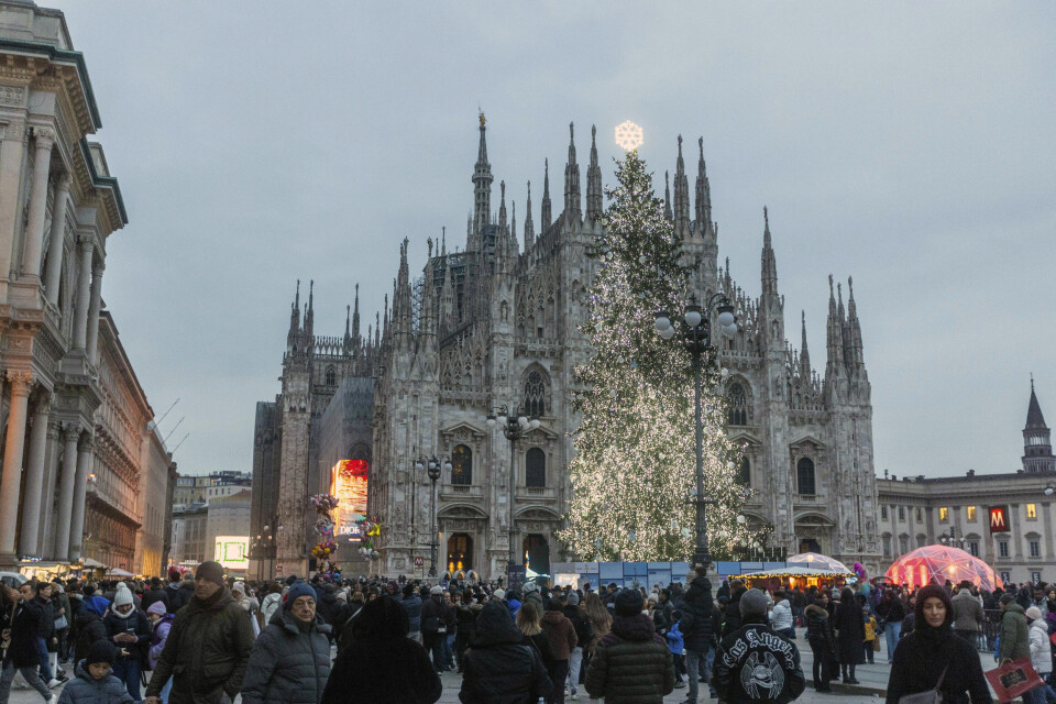 Piazza del Duomo foran Milanos gotiske katedral er blant stedene der det er forbudt å røyke fra i dag. Piazza del Duomo foran Milanos gotiske katedral er blant stedene der det er forbudt å røyke fra i dag. Foto: Stefano Porta/LaPresse via AP / NTB