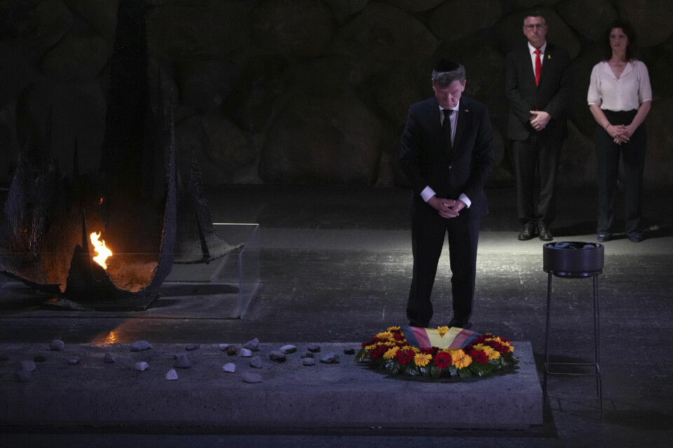 Tysklands utenriksminister Johann Wadephul legger ned en krans i minnestedet for ofrene for holocaust, Yad Vashem, i Jerusalem. Tysklands utenriksminister Johann Wadephul legger ned en krans i minnestedet for ofrene for holocaust, Yad Vashem, i Jerusalem. Foto: Ohad Zwigenberg / AP / NTB
