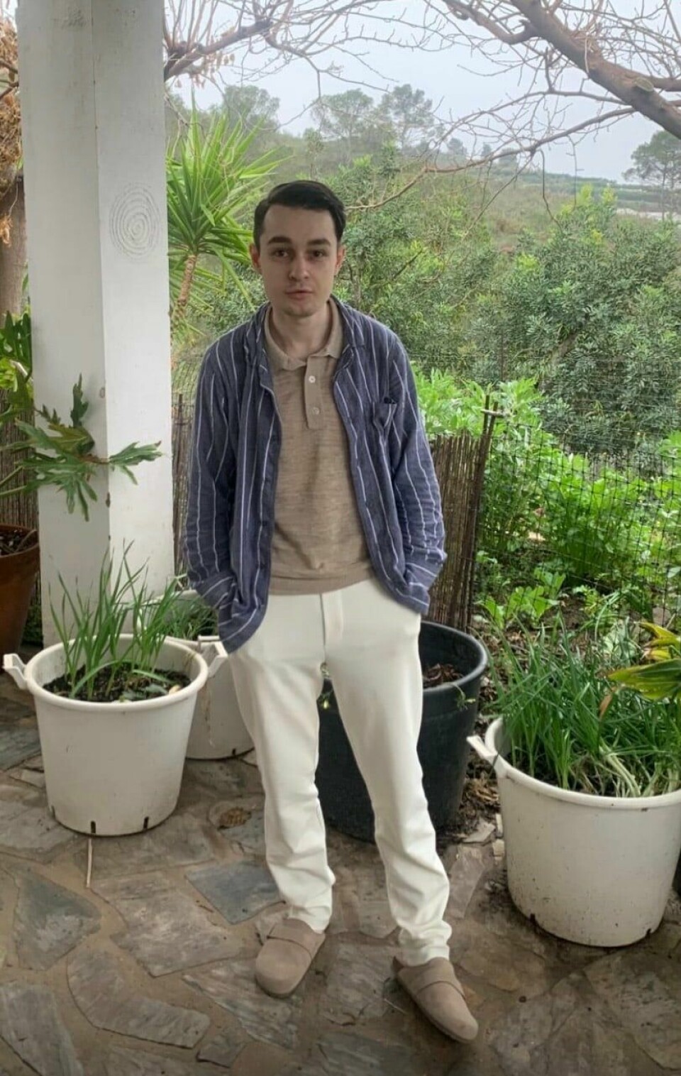 Da det verste var over orket Daniel å gå ut i frisk luft.(Privat) Daniel på Harambe Detox Center
