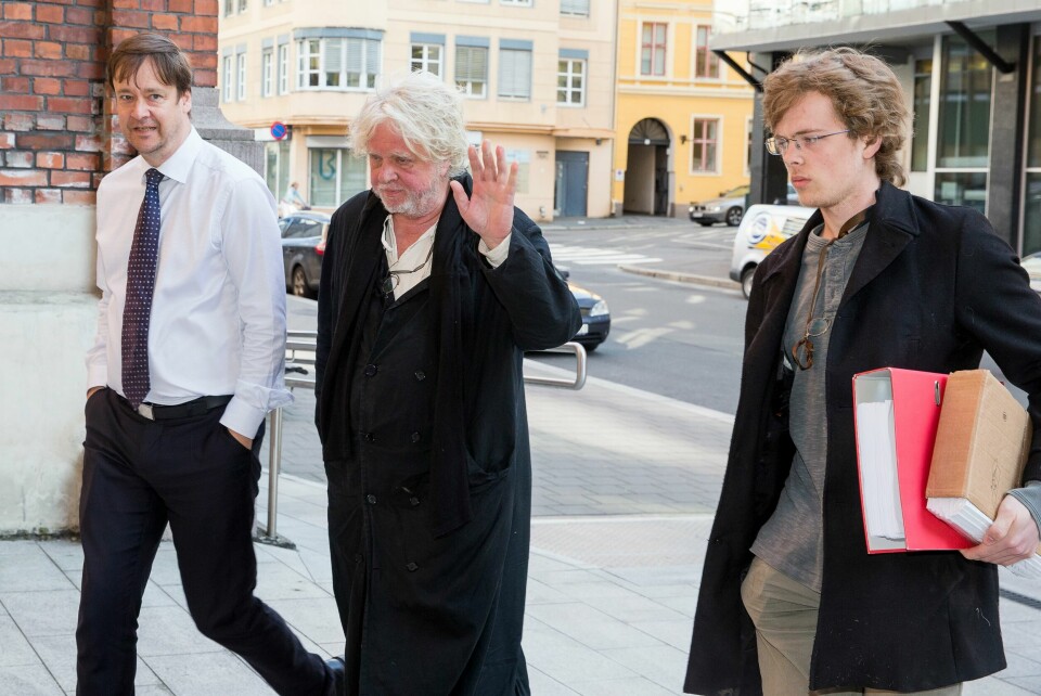 Skattesaken i 2014. Odd Nerdrums ankommer til sin egen ankesak i Borgarting lagmannsrett sammen med sønnen Bork Nerdrum og forsvarer John Christian Elden.(Heiko Junge, Heiko Junge / NTB/NTB) odd nerdrum
