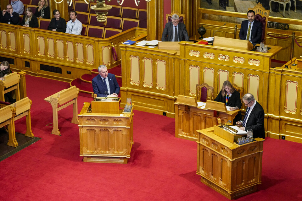 Trond Helleland (H) stilte samferdselsminister Jon-Ivar Nygård (Ap) spørsmål om togkaoset de siste ukene under den muntlige spørretimen på Stortinget. Trond Helleland (H) stilte samferdselsminister Jon-Ivar Nygård (Ap) spørsmål om togkaoset de siste ukene under den muntlige spørretimen på Stortinget. Foto: Beate Oma Dahle / NTB