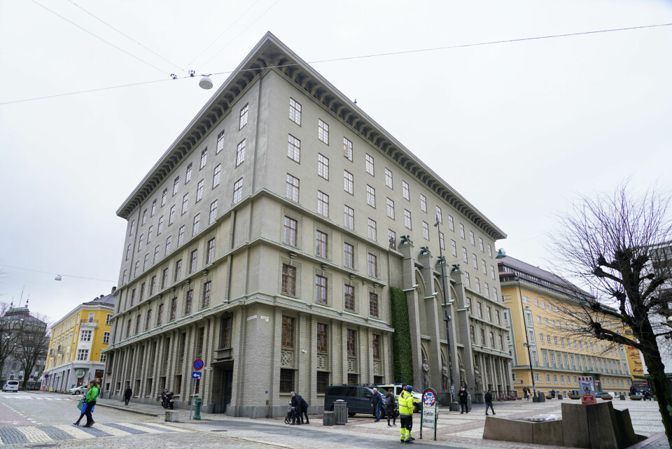 En mann i 20-årene er i Hordaland tingrett frikjent for voldtekt av en sterkt beruset kvinne om bord i et marinefartøy ved Haakonsvern. Bildet viser Bergen tingrett (Hordaland tingrett i Bergen).