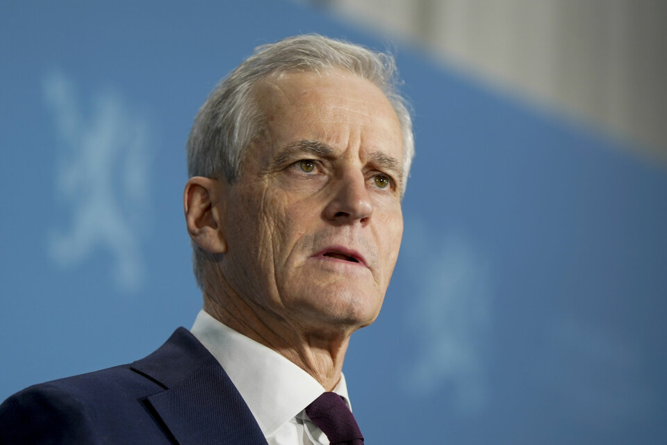 Statsminister Jonas Gahr Støre (Ap) holder pressekonferanse på Statsministerens kontor i Oslo torsdag, etter at det ble klart at Senterpartiet bryter regjeringssamarbeidet med Sp. Statsminister Jonas Gahr Støre (Ap) holder pressekonferanse på Statsministerens kontor i Oslo torsdag, etter at det ble klart at Senterpartiet bryter regjeringssamarbeidet med Sp.