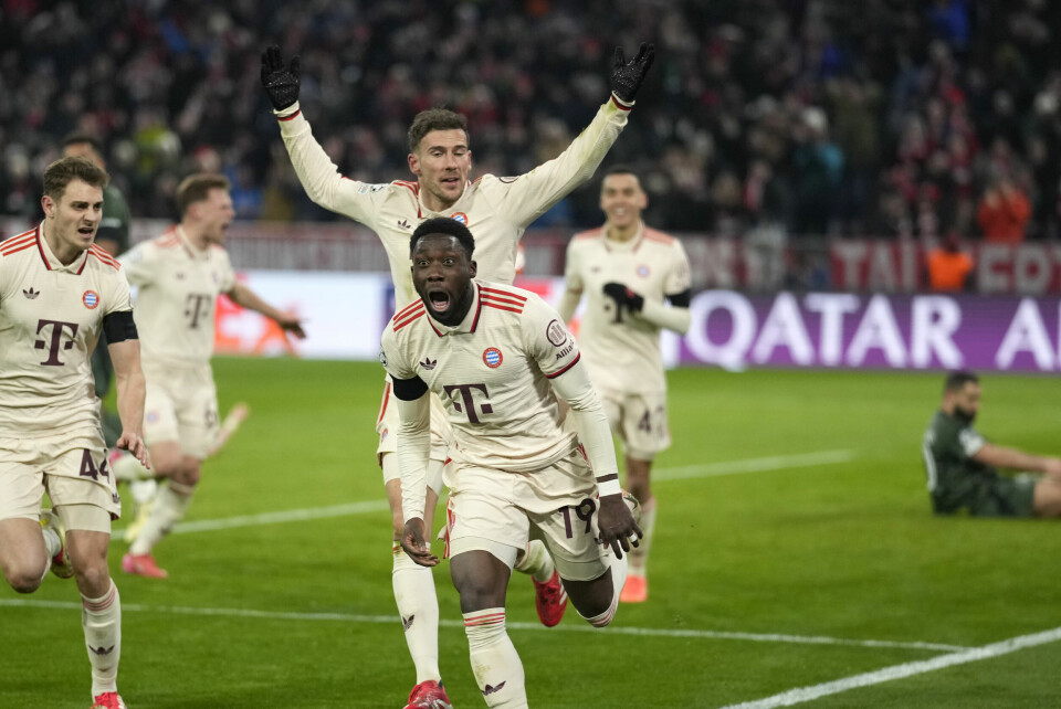Alphonso Davies jubler etter å ha sendt Bayern München videre i mesterligaen. Alphonso Davies jubler etter å ha sendt Bayern München videre i mesterligaen. Foto: Matthias Schrader, AP / NTB