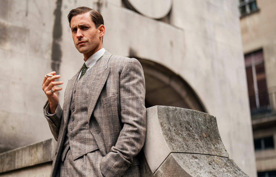 TV 2 har kapret den nye innspillingen «Agatha Christie: Towards Zero» som årets påskekrim. Her Oliver Jackson-Cohen i rollen som Nevile Strange. påskekrim