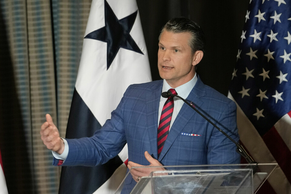 USAs forsvarsminister, Pete Hegseth. USAs forsvarsminister Pete Hegseth svinger sparekniven over det han omtaler som bortkastede og ikke-kritiske utgifter. Det rammer blant annet tiltak knyttet til mangfold, klimaendringer og covid-19. Foto: Matias Delacroix / AP / NTB