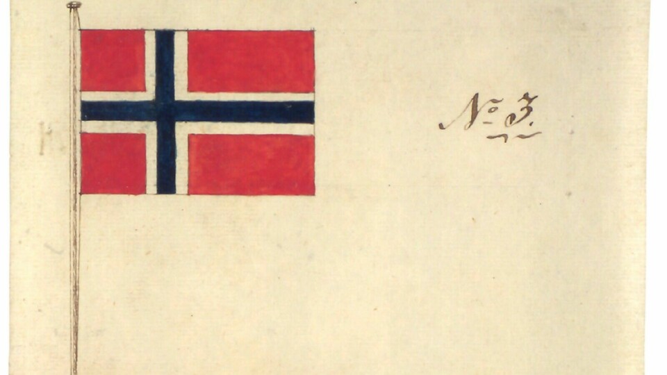 I maidagene i 1821 vedtok Stortinget det norske flagget vi kjenner i dag, tegnet av Fredrik Meltzer. – Korsdesignet ble valgt for å harmonisere med de andre nordiske flaggene og for å skille det fra signalflagg, skriver Lars Alm. I maidagene i 1821 vedtok Stortinget det norske flagget vi kjenner i dag. Hele 18 flaggutkast ble diskutert, og nå vises alle disse fram utenfor Stortinget. Flaggutkast nummer tre i frihetens farger, rødt, hvitt og blått, tegnet av Fredrik Meltzer og vedtatt av Stortinget i mai 1821.