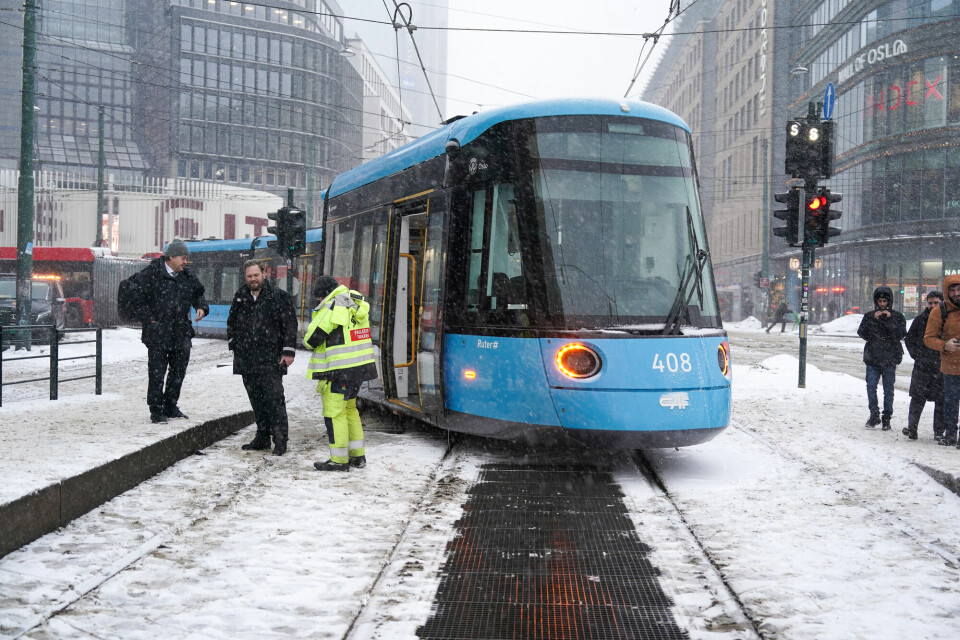 En trikk har sporet av på Jernbanetorget i Oslo torsdag. En trikk har sporet av på Jernbanetorget i Oslo torsdag.