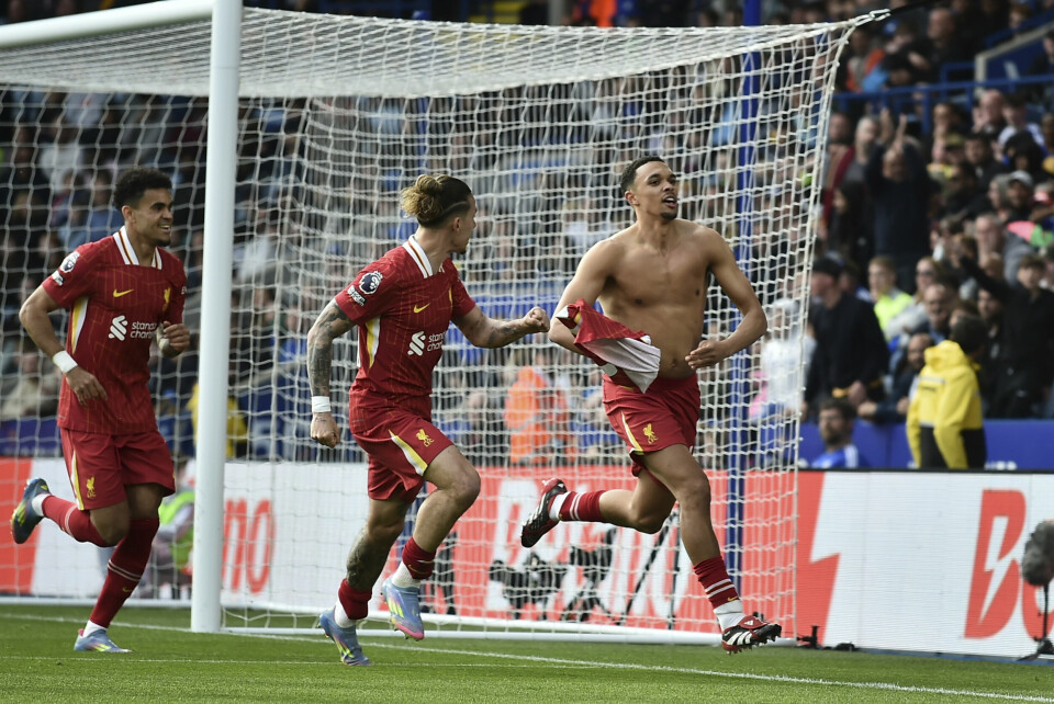 Trent Alexander-Arnold sendte Liverpool i ledelsen mot Leicester 1. påskedag. Trent Alexander-Arnold sendte Liverpool i ledelsen. Foto: Rui Vieira / AP / NTB