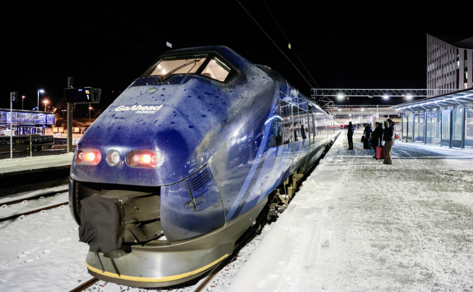 Nylig var det togstans på Sørlandsbanen fordi togene ikke fikk strøm nok gjennom en nedrimet kjøreledning. I fjor sommer ble jeg stående på samme strekning fordi toget måtte ha nye vindusviskere, skriver en oppgitt Knut Bøe. Bildet er fra Kristiansand stasjon torsdag morgen. Togstans på Sørlandsbanen