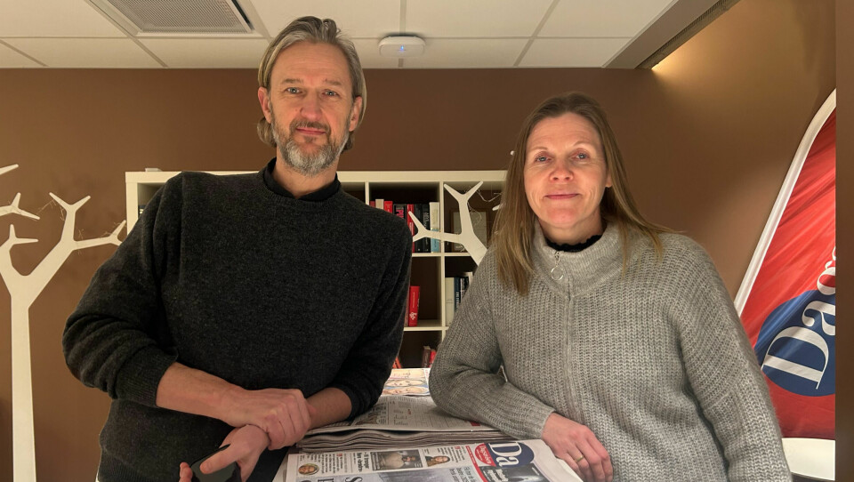 Lars West Johnsen er sjefredaktør i Dagsavisen, og Nina Kordahl er administrerende direktør. Lars West Johnsen er konstituert sjefredaktør i Dagsavisen, og Nina Kordahl er konstituert administrerende direktør.