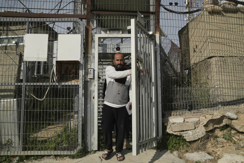Den Oscar-vinnende palestinske regissøren Hamdan Ballal ble sluppet fri fra en politistasjon på Vestbredden tirsdag. Dagen før ble han pågrepet etter å ha blitt angrepet av bosettere i det okkuperte palestinske territoriet. Den Oscar-vinnende palestinske regissøren Hamdan Ballal ble sluppet fri fra en politistasjon på Vestbredden tirsdag. Dagen før ble han pågrepet etter å ha blitt angrepet av bosettere i det okkuperte palestinske territoriet. Foto: Leo Correa / AP / NTB