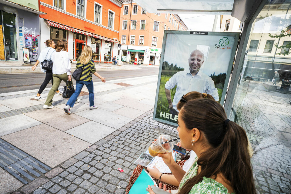 Områder som Grünerløkka og Kampen har gjennomgått klassiske gentrifiseringsprosesser, ved at middelklassen gradvis har overtatt tidligere arbeiderklassestrøk, skriver forfatterne av kronikken. Bildet er fra Schous plass på Grünerløkka. Schous plass, Grünerløkka, Oslo