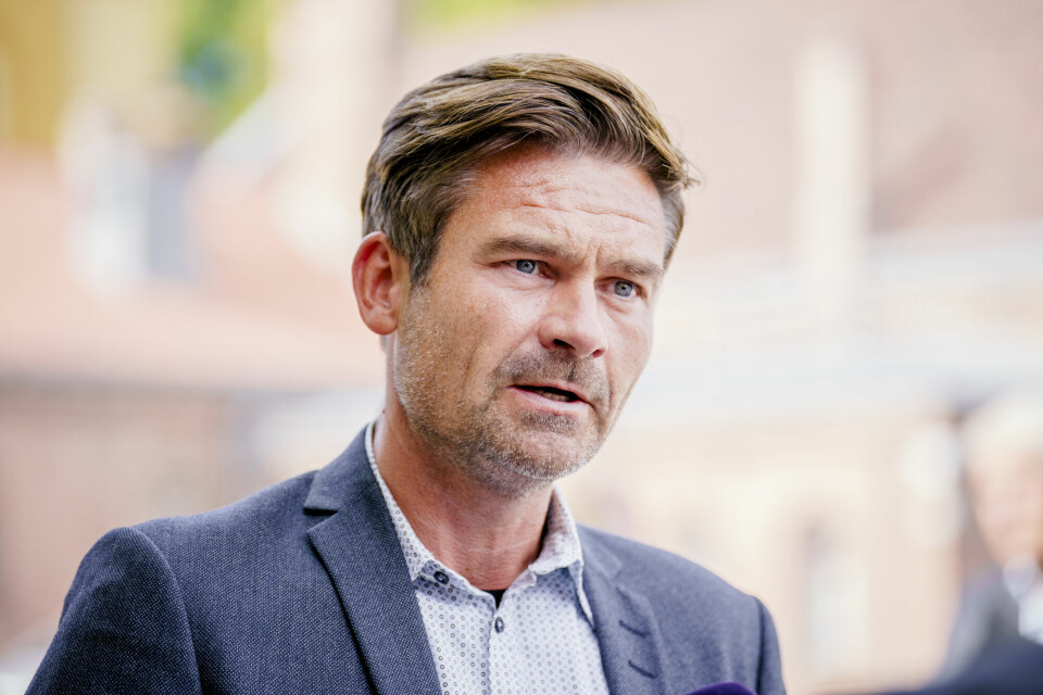 LOs sjeføkonom, Roger Bjørnstad, mener Norges Bank må holde seg til planen om å sette ned styringsrenta i mars. LOs sjeføkonom, Roger Bjørnstad, mener dagens utlånsforskrift er både usosial og uten finansiell effekt .