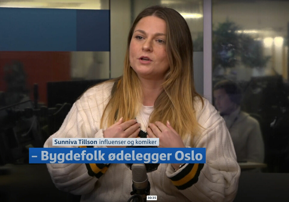 I karakter eller seriøs? Det forvirrer når influenser og komiker Sunniva Tillson, også kjent som St. Sunniva harselerer med bygdefolk på statskanalen. Men effektivt, det er det. st sunniva