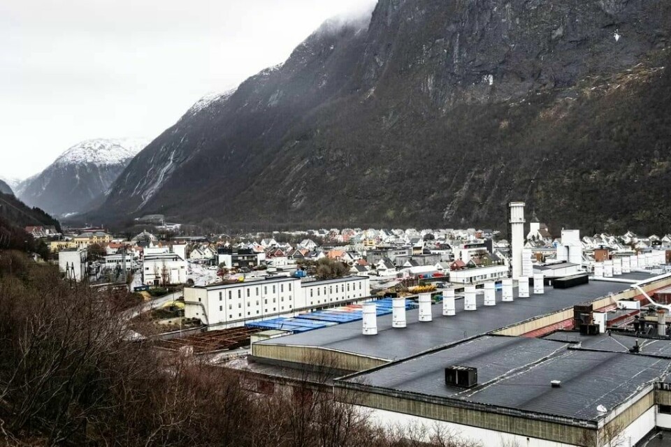 Hydro Høyanger er det minste aluminiumsverket i Norge. Årlig bruker det like mye strøm som alle husholdningene i Drammen.(Sissel M. Rasmussen) Hydro Høyanger er det minste aluminiumsverket i Norge. Årlig bruker det like mye strøm som alle husholdningene i Drammen.