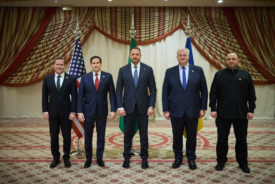 Representanter for USAs og Ukrainas delegasjoner til samtalene i Jeddah i Saudi-Arabia om en mulig våpenhvile i krigen i Ukraina. F.v. USAs nasjonale sikkerhetsrådgiver Mike Waltz, USAs utenriksminister Marco Rubio, Ukrainas stabssjef Andrij Jermak, utenriksminister Andrij Sybiha og forsvarsminister Rustem Umerov. U.S Secretary of State Marco Rubio, U.S National Security Advisor Mike Waltz, Ukrainian Foreign Minister Andrii Sybiha, Ukrainian Head of Presidential Office Andriy Yermak, and Ukrainian Minister of Defense Rustem Umerov pose for a picture after their meeting in Jeddah, Saudi Arabia, March 11, 2025. Ukrainian Presidential Press Service/Handout via REUTERS ATTENTION EDITORS - THIS IMAGE HAS BEEN SUPPLIED BY A THIRD PARTY.