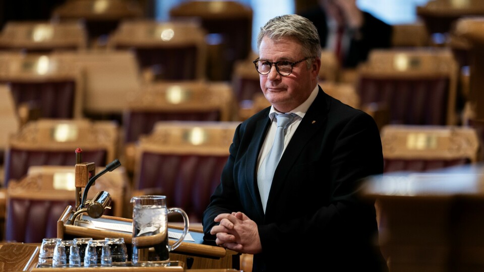 Per-Willy Amundsen (Frp) påstår uriktig at departementene kan gjøre jobben til statsforvalterne, mener innleggsforfatterne. Per Willy Amundsen (Frp) i den muntlige spørretimen på Stortinget.