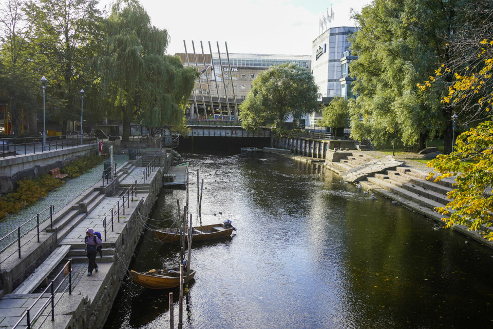 Kloakk renner ned Akerselva og ut i Oslofjorden torsdag ettermiddag. Oslo kommune anbefaler å ikke bade de neste 48 timene. Kloakk renner ned Akerselva og ut i Oslofjorden torsdag ettermiddag. Oslo kommune anbefaler å ikke bade de neste 48 timene. Foto: Terje Pedersen / NTB