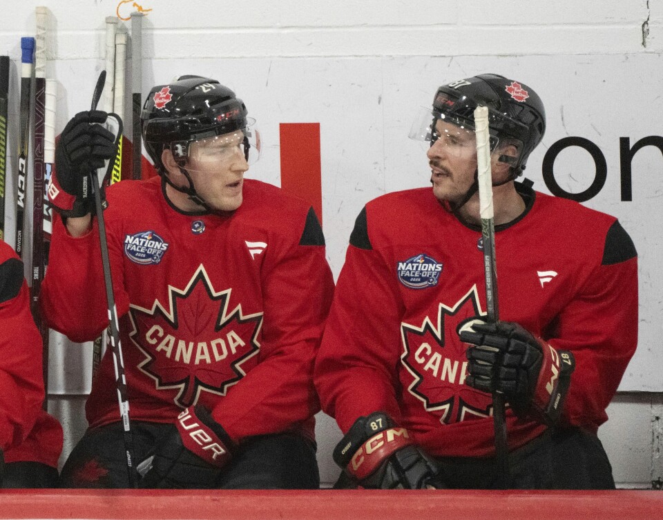Nathan MacKinnon og Sidney Crosby under Four Nations i februar Nathan MacKinnon og Sidney Crosby under Four Nations i februar. Foto: Christinne Muschi / The Canadian Press via AP / NTB.