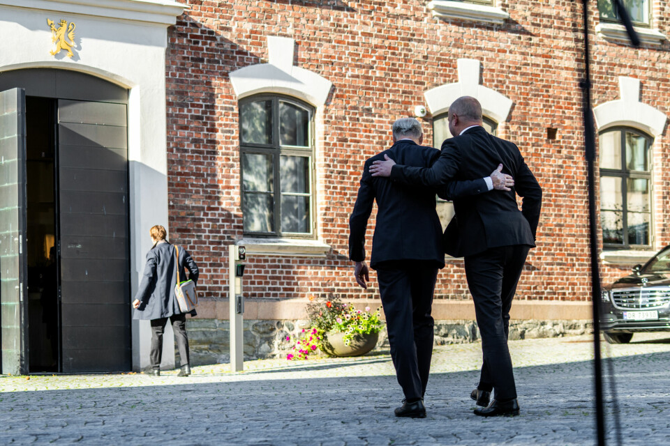 Statsminister Jonas Gahr Støre (Ap) og finansminister Trygve Slagsvold Vedum (Sp) kan skille lag i løpet av kvelden. Statsminister Jonas Gahr Støre (Ap) og finansminister Trygve Slagsvold Vedum (Sp) kan skille lag i løpet av kvelden.