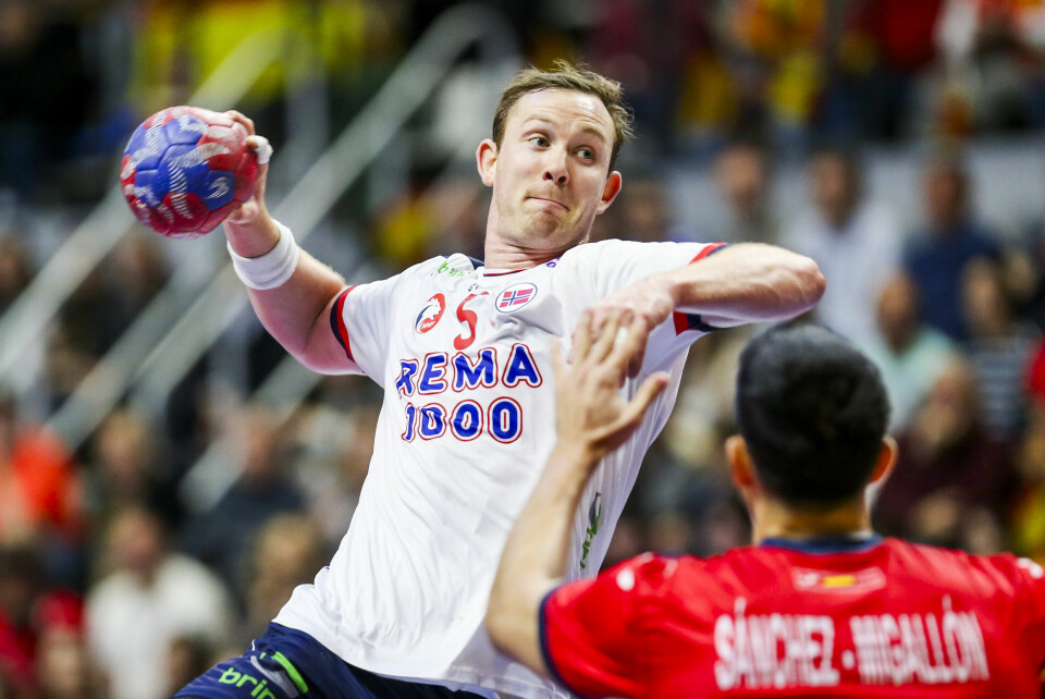 Sander Sagosen skyter i finalen mot Spania i håndballturneringen i Castellón. Sander Sagosen skyter i finalen mot Spania i håndballturneringen i Castellón. Foto: Alberto Saiz / AP / NTB
