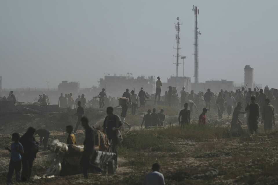 Palestinere på vei for å hente matkasser ved GHFs nødhjelpssentral i Sør-Gaza tirsdag. Palestinere på vei for å hente matkasser ved GHFs nødhjelpssentral i Sør-Gaza tirsdag. Foto: Abdel Kareem Hana / AP / NTB