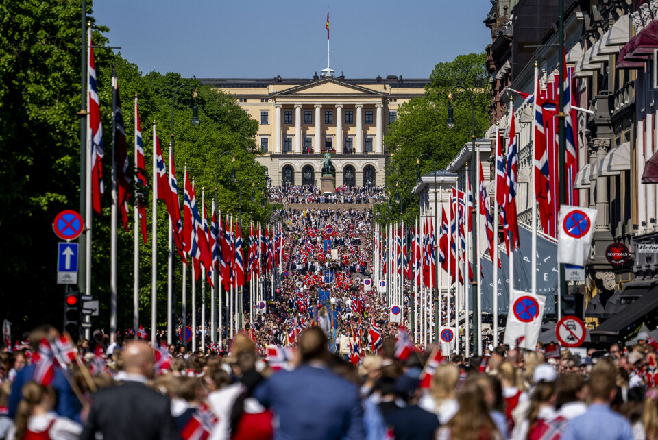«Jeg gleder meg til å se det norske flagg, med det kristne korset, vaie over hele Norges land den 17. mai», skriver Espen Oseid Danielsen. Bildet er fra feiringen av nasjonaldagen i Oslo i 2024. Barnetoget går opp Karl Johans gate under 17.mai-feiringen i Oslo 2024.