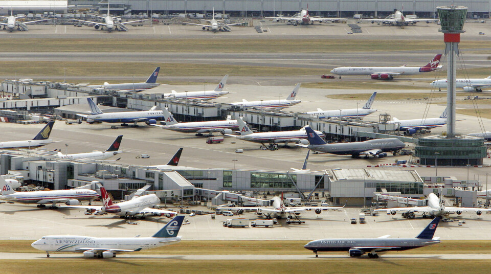Strømbrudd er årsaken til at Heathrow fredag holdes stengt. Med en tredje rullebane på Heathrow, blir det åpnet for mer flytrafikk ved London. Arkivbilde: Toby Melville / AP / NTB