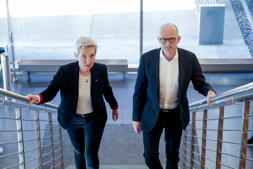 LO-leder Peggy Hessen Følsvik og NHO-direktør Ole Erik Almlid ønsker begge å komme i havn med gode resultater for sine respektive organisasjoner. Her fra en tidligere anledning. Partene i arbeidslivet – her representert ved LO-leder Peggy Hessen Følsvik og NHO-direktør Ole Erik Almlid – må også i år ta turen opp til Riksmekleren for å finne ut om det er mulig å bli enige om lønnsoppgjøret. Foto: Ole Berg-Rusten / NTB