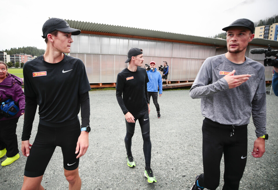 Filip (t.h.), Jakob (t.v.) og Henrik Ingebrigtsen hadde et apparat rundt seg med fysioterapeuter og andre som tilrettela rundt trening og konkurranser. Onsdag vitner flere av dem i rettssaken mot Gjert Ingebrigtsen. Her på treningsfeltet i St. Moritz i Sveits i 2019. Filip (t.h.), Jakob (t.v.) og Henrik Ingebrigtsen hadde et apparat rundt seg med fysioterapeuter og andre som tilrettela rundt trening og konkurranser. Onsdag vitner flere av dem i rettssaken mot Gjert Ingebrigtsen. Her på treningsfeltet i St. Moritz i Sveits i 2019. Foto: Lise Åserud / NTB