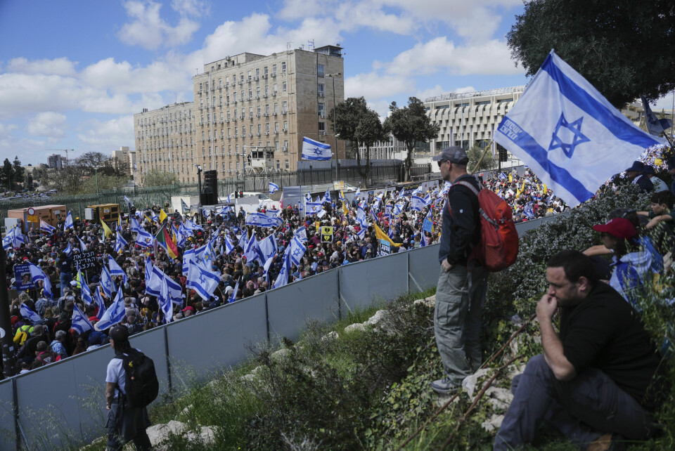 Tusenvis av israelere demonstrerte onsdag i Jerusalem i protest mot statsminister Benjamin Netanyahu og hans beslutning om å gjenoppta angrepene mot Gaza. Foto: AP / NTB Tusenvis av israelere demonstrerte onsdag i Jerusalem i protest mot statsminister Benjamin Netanyahu og hans beslutning om å gjenoppta angrepene mot Gaza. Foto: AP / NTB