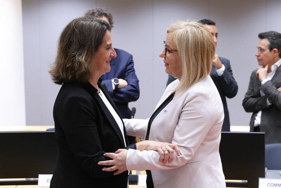 EU-kommisjonens visepresident Teresa Ribera og Polens miljø- og klimaminister Paulina Hennig-Kloska som ledet møtet på vegne av det polske formannskapet. EU-kommisjonens visepresident Teresa Ribera og Polens miljø- og klimaminister Paulina Hennig-Kloska som ledet møtet på vegne av det polske formannskapet. Foto: Rådets Medietejeneste