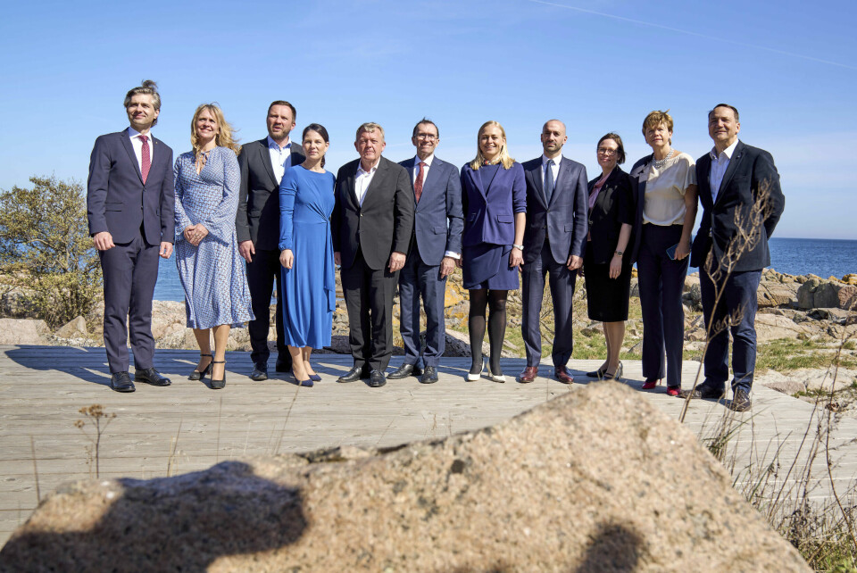 Utenriksminister Espen Barth Eide flankert av sine kolleger fra de nordiske og baltiske landene samt Frankrike, Polen og Tyskland på Bornholm tirsdag. Utenriksminister Espen Barth Eide flankert av sine kolleger fra de nordiske og baltiske landene samt Frankrike, Polen og Tyskland på Bornholm tirsdag. Foto: Thomas Traasdahl / Ritzau Scanpix / AP / NTB