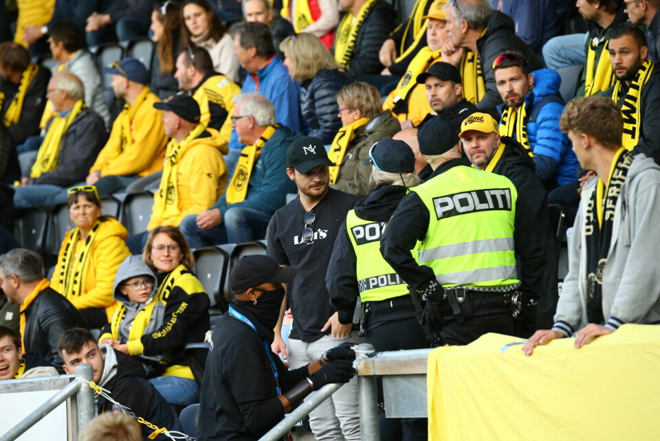 Politiet tar grep før Bodø/Glimts møte med Maccabi Tel Aviv- Her avbildet under kampen mot Zalgiris Vilnius. Politiet på plass under conferenceligakampen i fotball mellom Bodø/Glimt og Zalgiris Vilnius på Aspmyra stadion.Foto: Mats Torbergsen / NTB