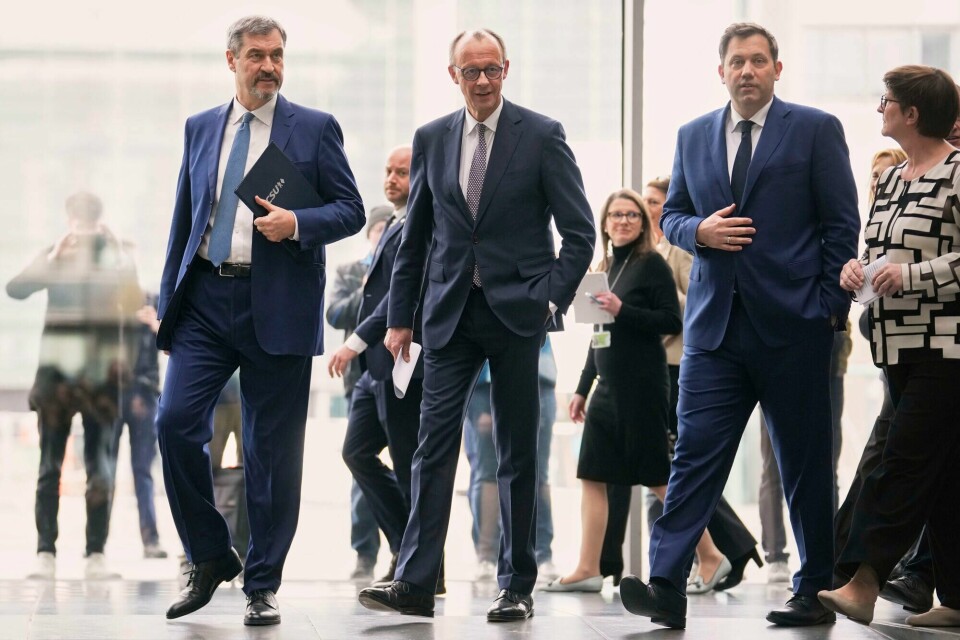 Markus Söder, leder for CSU (f.v.), CDU-leder og påtroppende statsminister Friedrich Merz og SPDs lederduo Lars Klingbeil og Saskia Esken på vei for å presentere den nye tyske koalisjonsregjeringen(Ebrahim Noroozi/AP) Markus Söder, leder for CSU (f.v.), CDU-leder og påtroppende statsminister Friedrich Merz og SPDs lederduo Lars Klingbeil og Saskia Esken på vei for å presentere den nye tyske koalisjonsregjeringen