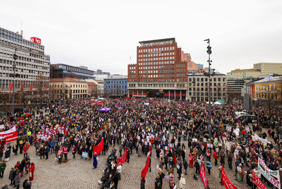 Youngstorget var fylt til randen under det offisielle 8. mars-arrangementet i Oslo på Den internasjonale kvinnedagen. Youngstorget var fylt til randen under det offisielle 8. mars-arrangementet i Oslo på Den internasjonale kvinnedagen. Foto: Amanda Pedersen Giske / NTB