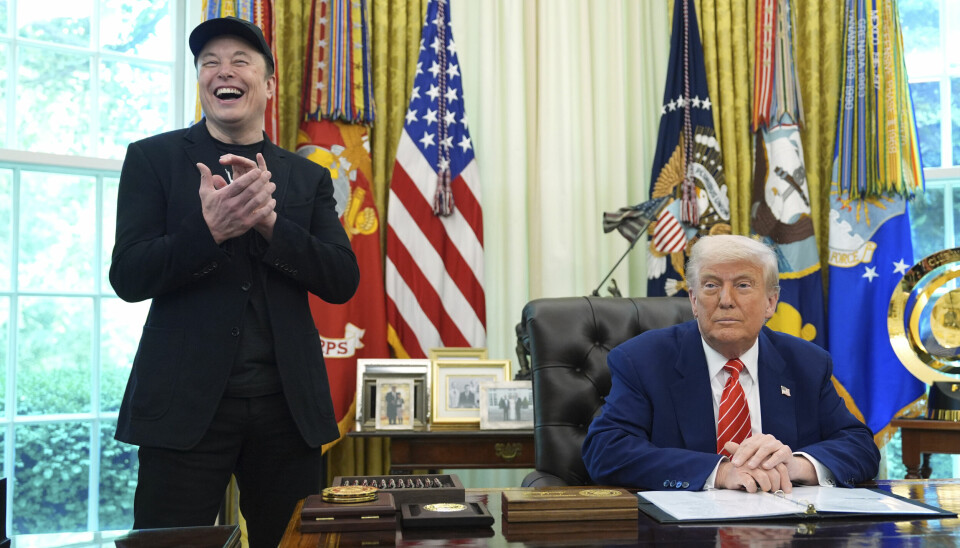 USAs president Donald Trump takket av Elon Musk i en seanse i Det ovale kontor fredag kveld.