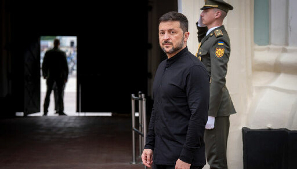 Ukrainas president Volodymyr Zelenskyj sier en våpenhvile er nødvendig for å komme videre i en fredsprosess. Ukraina krever en betingelsesløs våpenhvile, mens Russland har fremsatt flere krav og helst vil løse konflikten før de inngår våpenhvile.