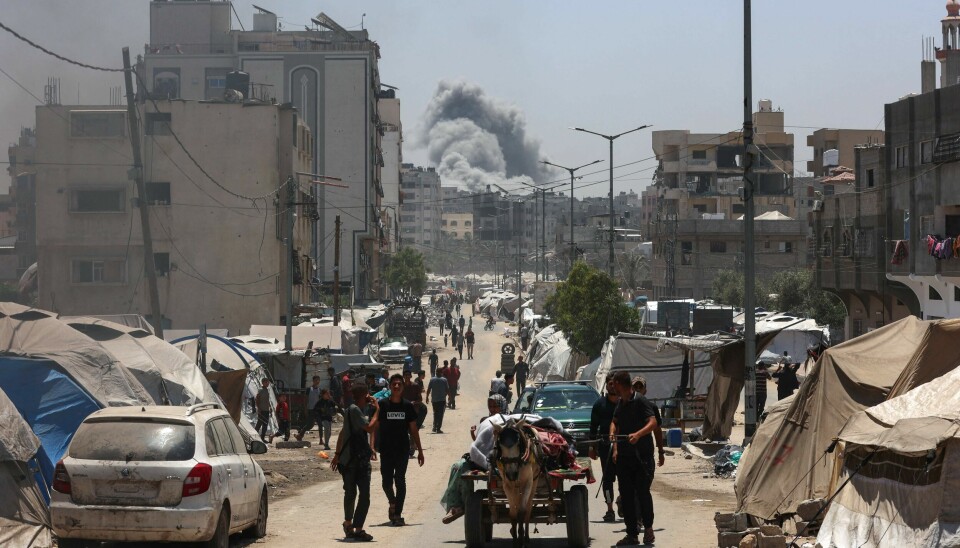 Røyk stiger opp over Gaza City etter et angrep lørdag 31. mai. Det er foreløpig ikke kjent om det godtatte avtaleforslaget innebærer en våpenhvile mellom partene.