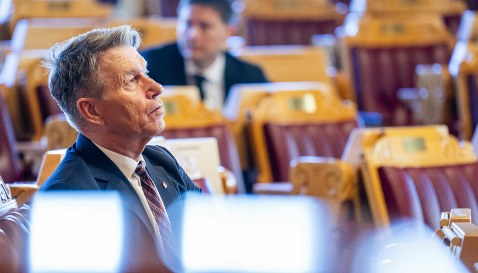 Arbeiderpartiet snur og stemmer for Høyres forslag om at Nammo og andre forsvarsbedrifter skulle prioriteres i strømkøen. Energiminister Terje Aasland (Ap) hadde tidligere avvist dette.