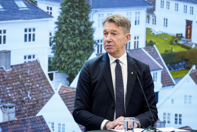 Energiminister Terje Aasland (Ap) vil lempe på kravene for å få fortgang i utbyggingen av kraftnettet i Norge. Energiminister Terje Aasland (Ap) vil lempe på kravene for å få fortgang i utbyggingen av kraftnettet i Norge. Foto: Ole Berg-Rusten / NTB
