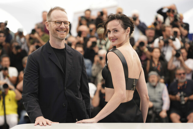 Regissør Joachim Trier og skuespiller Renate Reinsve har god grunn til å smile på den røde løperen i Cannes. «Affeksjonsverdi» har vært på alles lepper under filmfestivalen. Regissør Joachim Trier og skuespiller Renate Reinsve har god grunn til å smile på den røde løperen i Cannes. «Affeksjonsverdi» har vært på alles lepper under filmfestivalen. Foto: Scott A Garfitt / AP / NTB