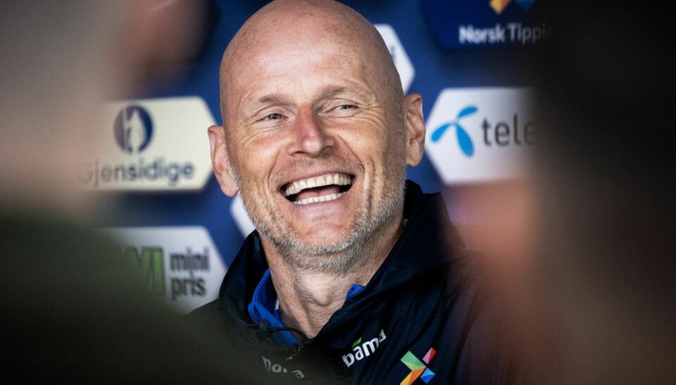 Landslagstrener Ståle Solbakken var i godt humør da han møtte pressen mandag.