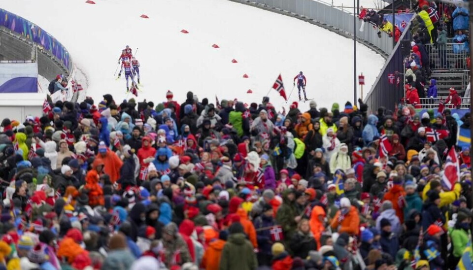 Publikum følger Therese Johaug, Ebba Andersson fra Sverige, Frida Karlsson fra Sverige og Heidi Weng under 50 km fri teknikk for kvinner under ski-VM i Trondheim 9. mars. Publikum følger Therese Johaug, Ebba Andersson fra Sverige, Frida Karlsson fra Sverige og Heidi Weng under 50 km fri teknikk for kvinner under ski-VM i Trondheim 9. mars.