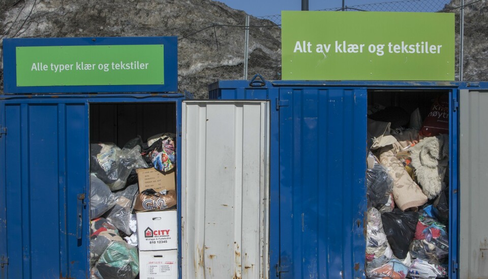 Dette er ikke ment som moralistisk pekefinger. Vi trenger klær. Men poenget er mengde, skriver innleggsforfatteren. Bildet er fra Haraldrud gjenbruksstasjon i Oslo.
