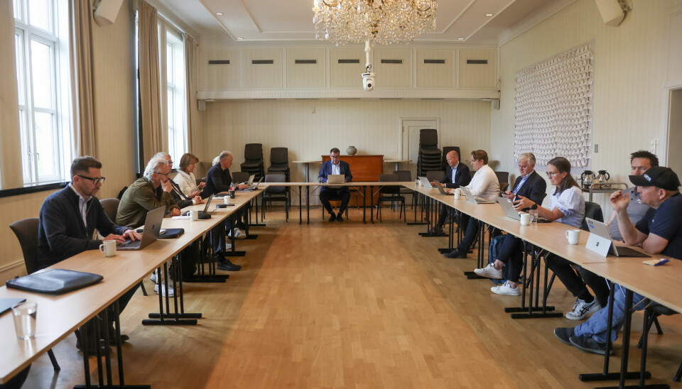 Møte med eierne av VM-selskapet (Norges Skiforbund, Sør-Trøndelag skikrets og Trondheim kommune) før orienteringen om den økonomiske situasjonen i Trondheim rådhus tirsdag.